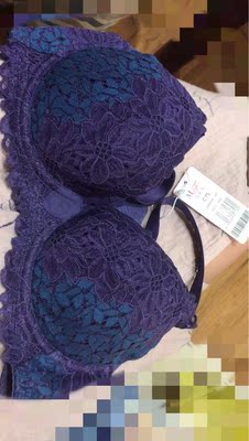 款式和颜色都很漂亮，罩杯不厚也有型，适合丰满的女子。