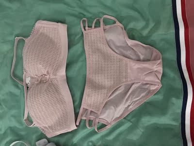 内衣很漂亮,也很舒适,细节可以看出质量很好,本来只买了灰色,但码买大了,又重买的,就又加了一个粉色的。 内衣很漂亮,也很舒适,细节可以看出质量很好,本来只买了灰色,但码买大了,又重买的,就又加了一个粉色的。