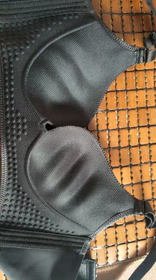 衣服收到了超聚拢，是四排扣的这个聚拢更加试穿了一个非常性感值得购买。