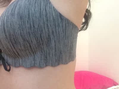 上次买了拉的很好穿 这回也买拉的 聚拢效果挺好的 不会很厚 穿着舒服 很喜欢这种颜色 Nice