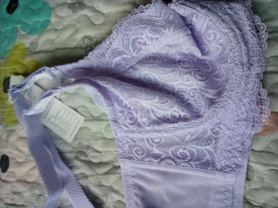 内衣美美哒，特别是我喜欢的这个颜色，因为生了孩子，胸有点下垂，而且很大，所以买了这个超薄的内衣。穿上很舒服，准备再买一件，晒图供大家参考。