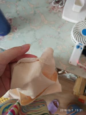 说实话我相信红豆的质量,但是这款真的不好,我才刚开始穿,我的一条裤腰抽丝了,一条烂了,虽然找客服赔了一点钱但是,真的不推荐这一款,我朋友买的其他的都没事。所以不要买这一款不要买不要买不要买!!!!! 说实话我相信红豆的质量,但是这款真的不好,我才刚开始穿,我的一条裤腰抽丝了,一条烂了,虽然找客服赔了一点钱但是,真的不推荐这一款,我朋友买的其他的都没事。所以不要买这一款不要买不要买不要买!!!!!