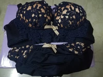 身材娇小,胸不大的妹子选A比较合适,这个有垫子,聚拢型,穿上真的大有不同。而且价格划算。 身材娇小,胸不大的妹子选A比较合适,这个有垫子,聚拢型,穿上真的大有不同。而且价格划算。