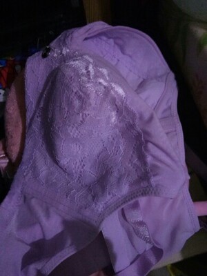 内衣很漂亮，喜欢这种薄的，穿上版型也好。以后内衣就买这家的了。不会很勒穿上，喜欢