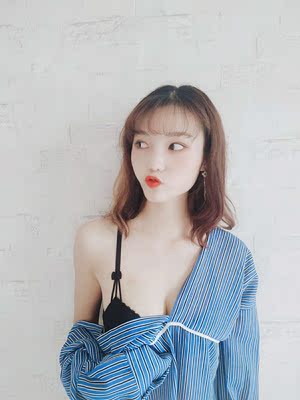 到货后无比期待 买的黑色的 真的让人眼前一亮 好好看 最喜欢的就是前面带子和后背的设计 偷偷告诉你们 真的很聚拢 哎呀 害羞脸红ฅฅ*捂爪子  瘦子和小胸必备