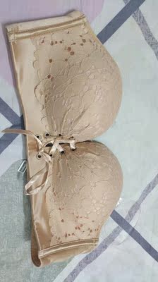 质量还可以，但是不加肩带穿还是会往下掉