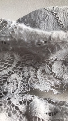 起球不是一般的严重，我一次买了俩，全部起球，不建议大家购买，我从来不给别人差评，第一次差评，开淘宝的不容易，我理解，可是你必须买质量好的东西，这家我是不会再买了，更不建议大家买。