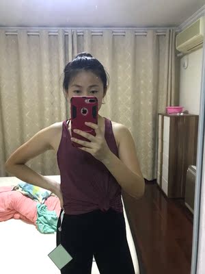 第二条了,这次买了黑色,很棒,健身穿很有弹性,客服超有耐心的! 第二条了,这次买了黑色,很棒,健身穿很有弹性,客服超有耐心的!