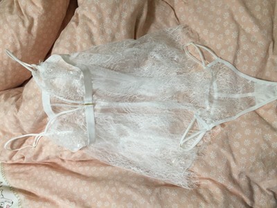 睡衣是修身款，158cm，50kg穿的刚好。供大家参考。款式还是很性感的，搭配的内裤也好看，自己拍不到晒不了图。前面会有点透，有胸的穿上估计更性感，还是值得买的！