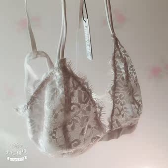 （︶︿︶）夏天穿正合适 非常轻薄 穿着不热 款式时尚漂亮 做工精致 挺好穿的，对于我这个小胸的妹子来说选的正好，质量特别好，买几次了，我34B的胸，买的s刚刚好，洗了很快就能干，洗了很快就能干，超级适合夏天穿bf风格，而且可以防止胸下垂，┬─┬ ノ( ゜-゜ノ) 