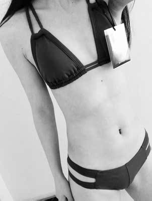 美的想哭 164 46公斤  我平胸&hellip;&hellip; 和卖家描述一样没有色差 原本是视频我截成图片了 像素不好就调成黑白了 绝对平胸福利！