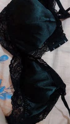 质量不错，上身效果也很好看，小胸的福音，哈哈