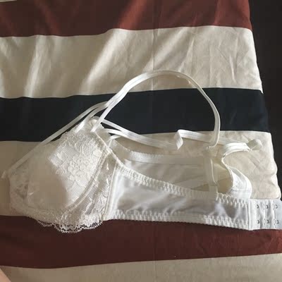 这件穿一整天会不舒服，毕竟是蕾丝的。不过我不会激凸