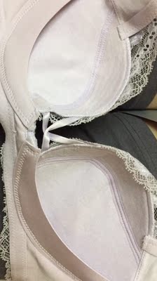 差评!6月20日收到,因色差太大,6月21日退货,卖家收到退货迟迟不退款,以各种搬仓忙的理由推迟退款,开始很理解他们,就这样等到退款交易关闭还未退款!7月13日又重新申请退款,卖家又说要让提供退货单号,否则无法退款!请问第一次退款为什么不问我要退款单号?当时都回复收到货的,收货没有快递单号吗?最后没办法只能找当时快递小哥,还好问到了一个月前的单号!如果找不到这快递员,买家就退不了款,卖家就赚了一笔营业外的收入! 差评!6月20日收到,因色差太大,6月21日退货,卖家收到退货迟迟不退款,以各种搬仓忙的理由推迟退款,开始很理解他们,就这样等到退款交易关闭还未退款!7月13日又重新申请退款,卖家又说要让提供退货单号,否则无法退款!请问第一次退款为什么不问我要退款单号?当时都回复收到货的,收货没有快递单号吗?最后没办法只能找当时快递小哥,还好问到了一个月前的单号!如果找不到这快递员,买家就退不了款,卖家就赚了一笔营业外的收入!