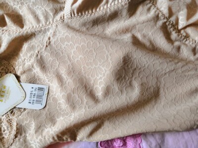 二次购买,妈妈和我都在穿,面料柔软,丝薄,超弹,还会继续购买.提示下尺码很正,按推荐尺码购买就行了.