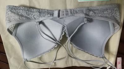 内衣收货后即试穿了一下 ，厚薄适中，感觉不错，是我想要的效果哦，面料不是棉的，舒适度挺好