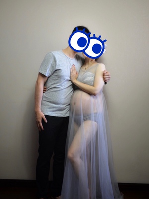 衣服非常好 非常干净 感觉跟新的一样 而且有淡淡的洗衣粉香味 老板人更好 本来说好这周一开始租五天的 结果赶上老公天天开会 没有时间给我照 本来想加钱延迟一天退衣服的 老板很爽快延迟一天还不用加钱 虽然赶上周四老公下午提早回来给我照了 提前还了衣服 但是还是很感谢老板让我延迟 这样我心里也有底儿不着急了