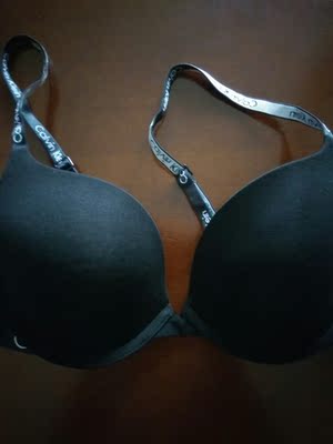 身高162，体重112，平时穿80b的内衣，这款拍了36b，大小正合适，这款是舒适款，上身很舒服，但是不聚拢，好评。