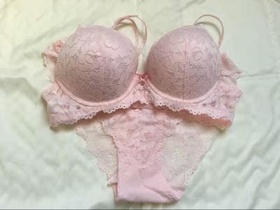 颜色很好看，淡淡的粉色，料子摸着还不错。