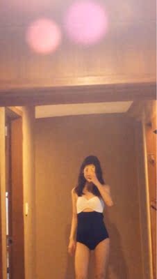 衣服弹力比较好，面料柔软，码数标准码，配色很显瘦不臃肿。