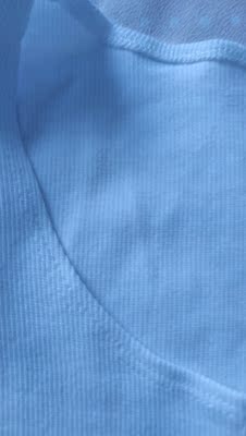 衣服收到了，质量很好，很喜欢，穿上很显瘦，很舒服，最喜欢领子，