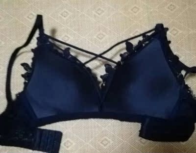 宝贝特别好，质量又好，又好性感，打算推荐给朋友入手。以后就你家了又好便宜，前天去实体店看了一下，款式一样，质量也是一样的。大爱这个❤️❤️