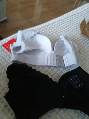 宝贝不错，穿着很舒服，就是买小了一号，下次再买大一号就最好了。在赞下快递小哥服务第一。