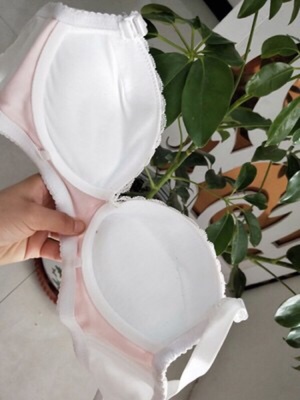 买来送给妹妹的生日礼物，她说很好看很舒服，她跟喜欢，谢谢，包装也很精美