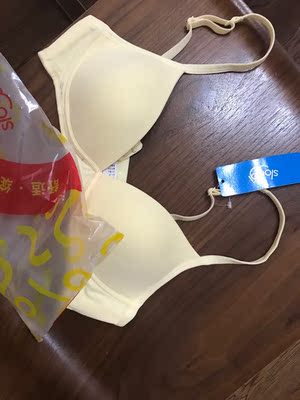 一直买这款，很舒服，每年都买。唯一的缺点是洗洗后面容易破