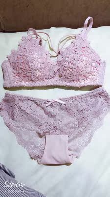 衣服收到了 质量特别好 也很合身 就是内裤有点小了 穿上特别舒服 以后还会来 很喜欢 特别喜欢后面的样式很漂亮 好评