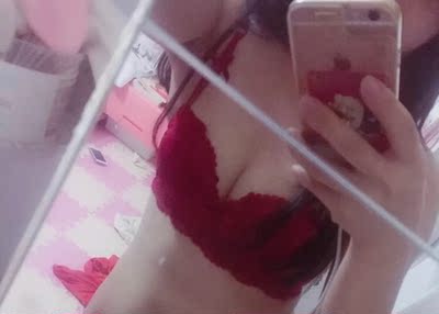 颜色很正 面料很舒服 对我这种小胸很友好 不紧绷 很舒服 内裤的面料也很好 很满意 颜色很正 面料很舒服 对我这种小胸很友好 不紧绷 很舒服 内裤的面料也很好 很满意