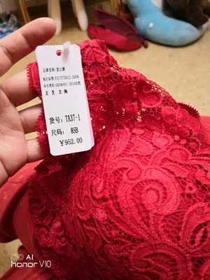 客服态度不好，发来的货号和我当时拍的货号都不一样，和现在卖的货号也不一样，还狡辩款式对了就行。你货号是干啥用的，一件衣服卖时一个货号，收到一个货号，收到后再看链接上又一个货号。衣服只能睡觉穿就是个背心