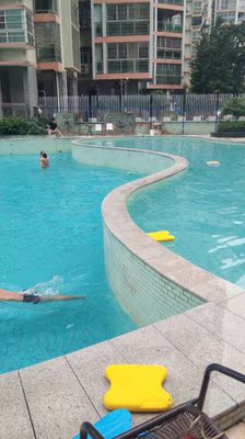 我是特意穿了一周才来评价的，第四次下水就起毛球，我的天哪，根本没法穿了，也不想退货了，毕竟穿了几次，气死了花了100多买个这样的