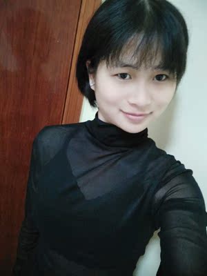 收到宝贝了，质量很棒棒哒，摸起来很柔软很舒服，黑色的比较百搭，可以内搭也可以外穿吧，高领的很完美，可以保护我的脖子不被冻着了，哈哈哈，个人觉得很大爱，好评！