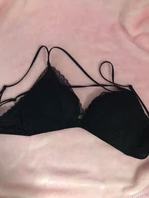 抱着尝试的心态去网购👙，结果试过效果很聚拢，一直不敢尝试薄款，自己胸小，这款效果真的很好，还在犹豫的伙伴果断购买。