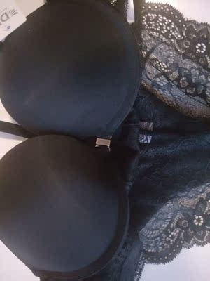 穿上非常舒服，非常显身材，挺喜欢的，面料也很舒适，还会再次光临