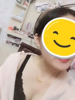 真的好舒服，二代，三代。肤色黑色各一个。比我买的那些加厚款还要聚拢，而且还比较显胸。小胸都能穿出深沟来