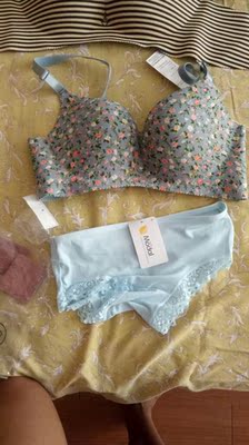 宝贝不错，穿上身不勒，物美价廉