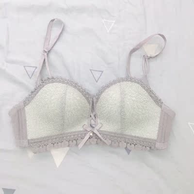 喜欢在兔子这里买内衣，这两年的内衣好像都在这里买了，因为喜欢无钢圈的款，所以能找到喜欢的也不容易，兔子家的款式多也好看，不像别的，基本无钢圈的就是纯色的无痕内衣了，虽然喜欢无钢圈但不喜欢无痕的我也是独特了哈哈哈！