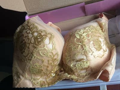 料子很好，硬钢圈的，是正品，下次买软钢圈的比较好，这款比想象中厚了一点，冬天穿合适。