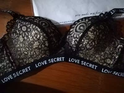 买了一件黑色一件粉色，质量很好，特别是肩带的设计很喜欢，这款内衣可爱却不缺性感，推荐