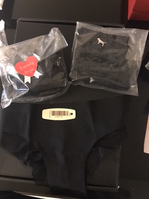 一次買的三件不同款，質量還可以的吧！ 出貨超級迅速的！快遞也很給力！好評