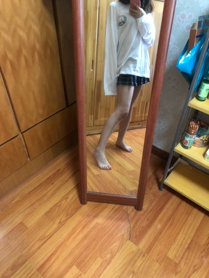 线头多多 小裙子是真的短