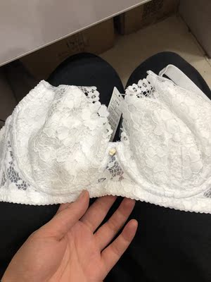 宝贝收到了 真的是太好看了 一看款式就特别漂亮 料子也不错 这个价钱可以了 真的是赚到了 客服很耐心 服务态度很热情 我很满意