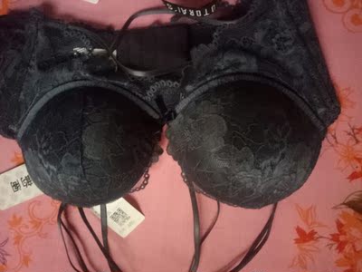 宝贝收到了，试穿了一下，效果不错，穿着很舒服，托胸，聚拢，属于厚款的，喜欢的宝宝们赶紧下手吧&hellip;