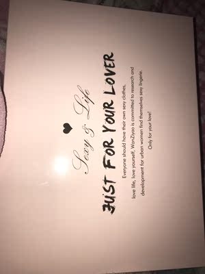 衣服好漂亮，是我想要的感觉。最喜欢带胸垫设计。蕾丝不扎。已经洗过了。完全不掉色 很好。