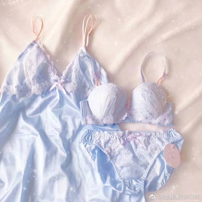 以前在天猫淘宝上买东西，都是系统自动好评，花了有好多好多钱，后来才知道淘宝评论得积分可以涨淘气值时，才知道评论的重要性，所以以后无论买什么东西，我都先把这段话复制粘贴下来，然后再写宝贝评论，没错，评论80个字以上就可以获得50个积分。