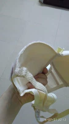 宝贝今天收到，质量对得起价钱物流很快，内衣是上薄下厚，整体来说是属于中厚款，穿紧身衣稍微显的有点尖尖的。这点我有点不喜欢，不过质量还是不错的，希望下次可以买到我喜欢的款。我还会继续关注。