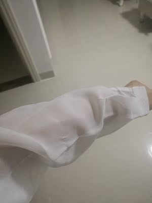 衣服很容易抽丝,穿的时候注意点,其他都不错 衣服很容易抽丝,穿的时候注意点,其他都不错