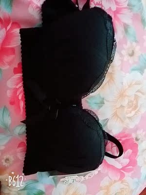 首先，客服态度非常好，最开始发错快递了，我反映之后，很快给我改了快递和单号。其次，东西也很不错哦，穿着很舒服。最后，发货速度快，到货也快。以后还会再买的，为店家打call。祝店家生意兴隆，财源滚滚。